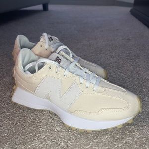 New Balance 327
